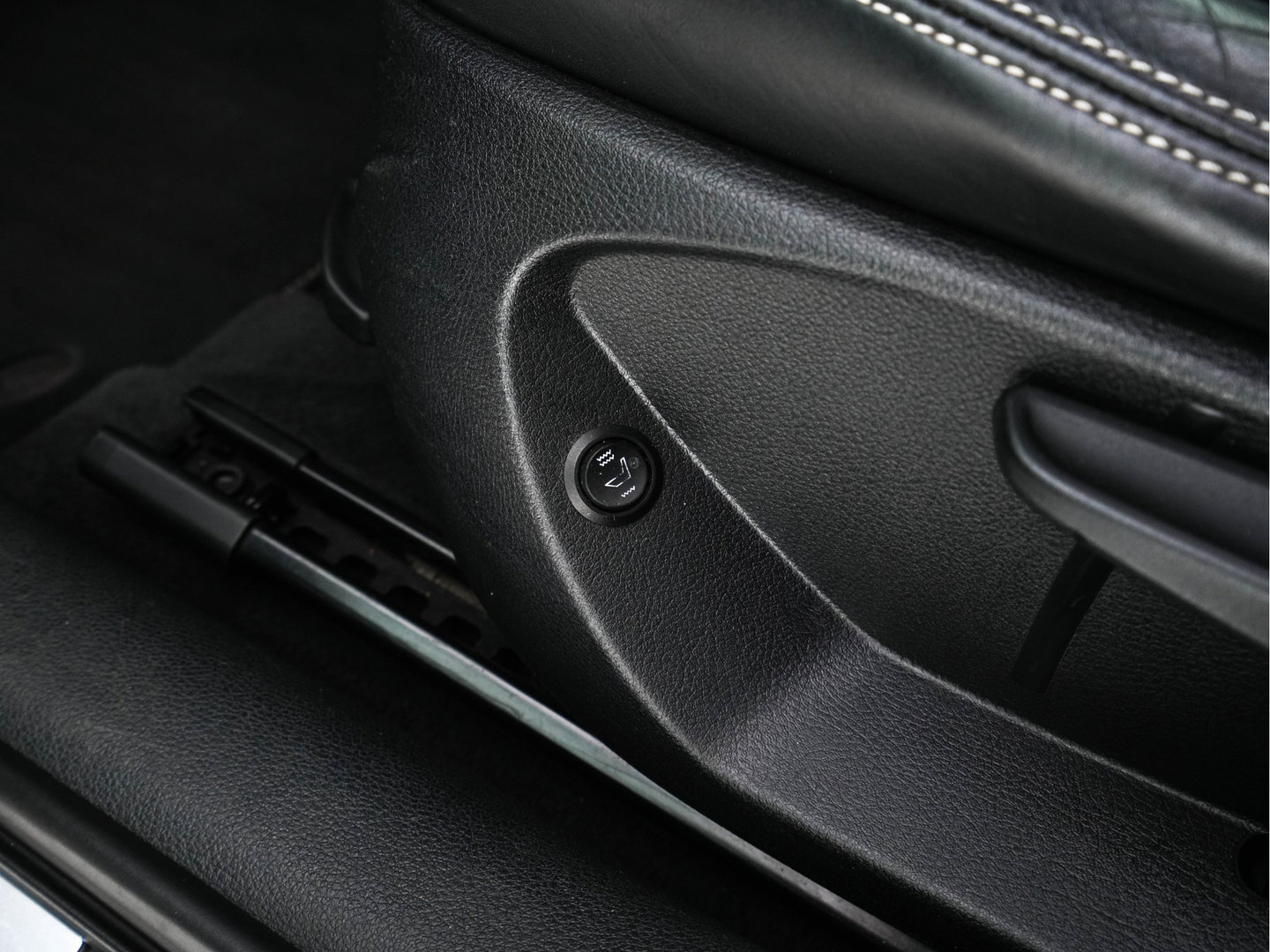 Audi A3 Sportback 1.4 e-tron S-Line Ambition Pro Line plus (Plug-In) Aut. *PANO | LEATHER-FABRIC | FULL-LED | HEATED-SPORTSEATS | KEYLESS | NAVI-FULLMAP | ECC | PDC | CRUISE | 18''ALU*