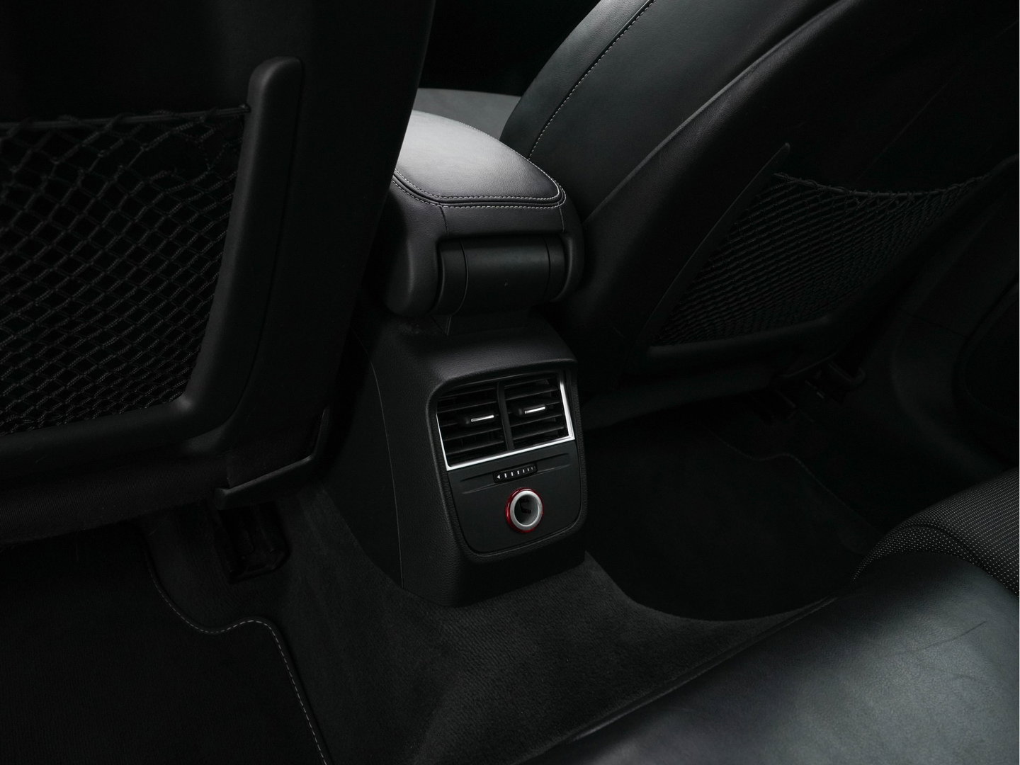 Audi A3 Sportback 1.4 e-tron S-Line Ambition Pro Line plus (Plug-In) Aut. *PANO | LEATHER-FABRIC | FULL-LED | HEATED-SPORTSEATS | KEYLESS | NAVI-FULLMAP | ECC | PDC | CRUISE | 18''ALU*