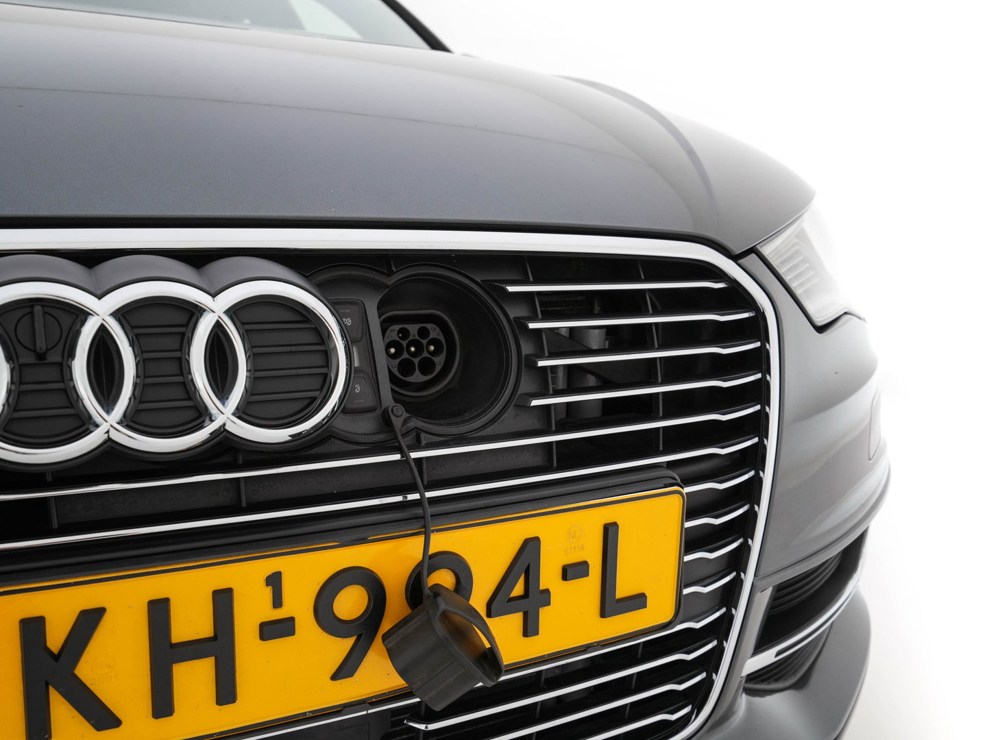 Audi A3 Sportback 1.4 e-tron S-Line Ambition Pro Line plus (Plug-In) Aut. *PANO | LEATHER-FABRIC | FULL-LED | HEATED-SPORTSEATS | KEYLESS | NAVI-FULLMAP | ECC | PDC | CRUISE | 18''ALU*