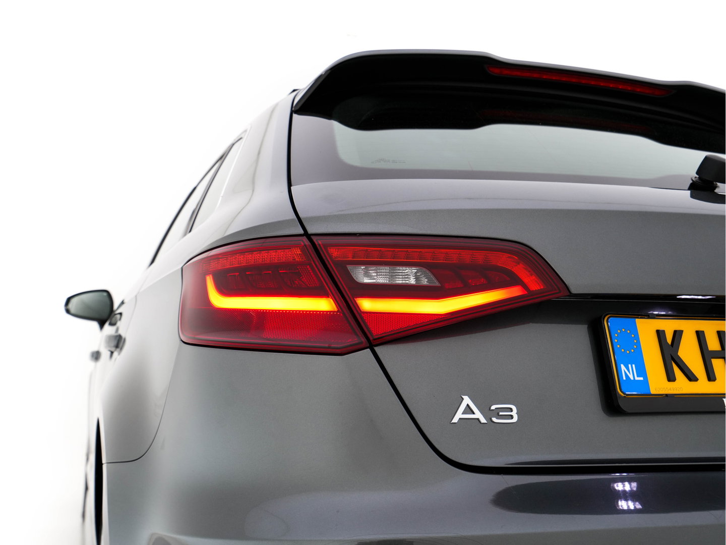 Audi A3 Sportback 1.4 e-tron S-Line Ambition Pro Line plus (Plug-In) Aut. *PANO | LEATHER-FABRIC | FULL-LED | HEATED-SPORTSEATS | KEYLESS | NAVI-FULLMAP | ECC | PDC | CRUISE | 18''ALU*