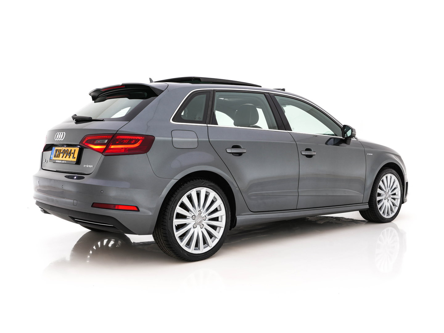 Audi A3 Sportback 1.4 e-tron S-Line Ambition Pro Line plus (Plug-In) Aut. *PANO | LEATHER-FABRIC | FULL-LED | HEATED-SPORTSEATS | KEYLESS | NAVI-FULLMAP | ECC | PDC | CRUISE | 18''ALU*
