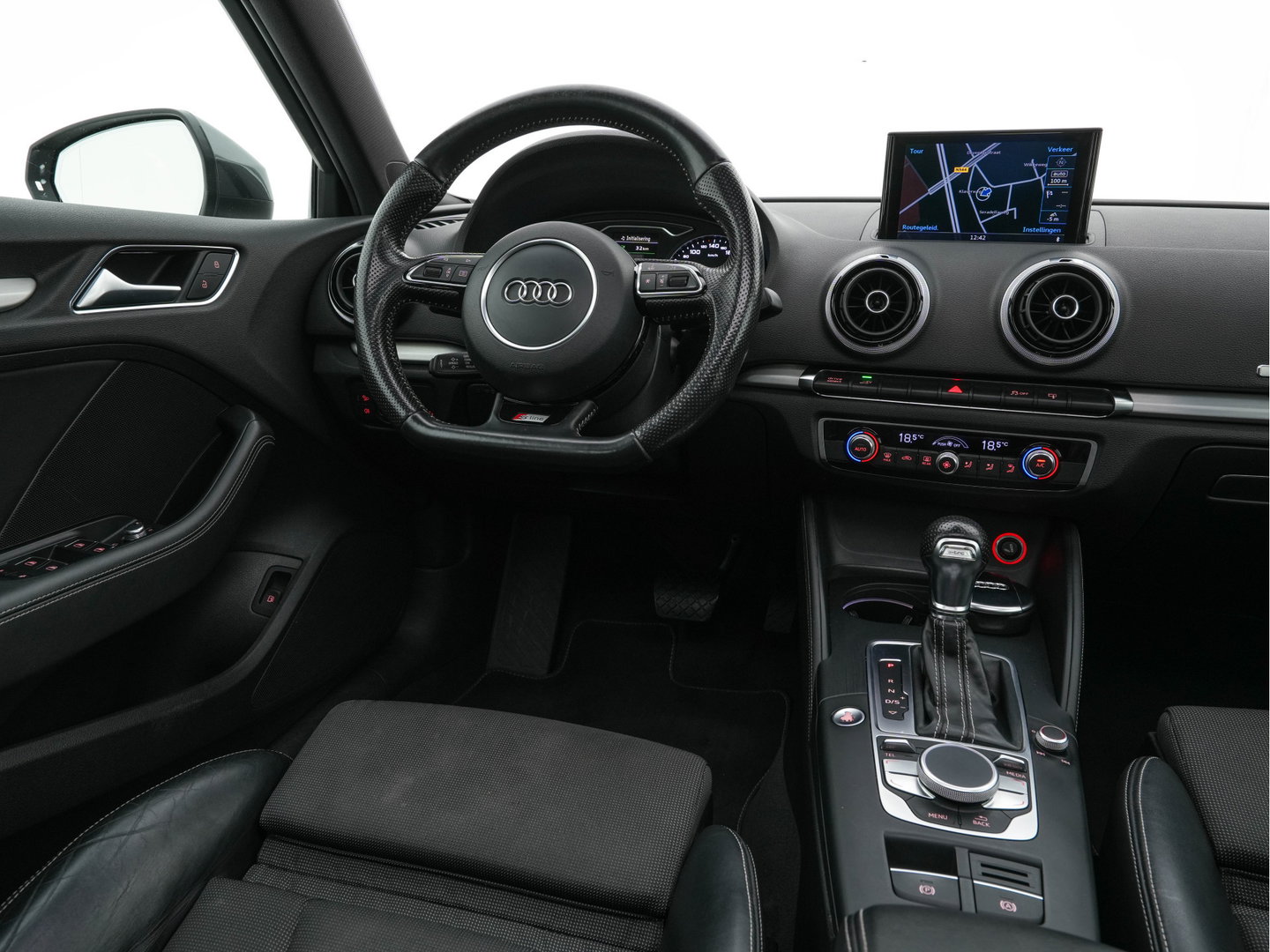 Audi A3 Sportback 1.4 e-tron S-Line Ambition Pro Line plus (Plug-In) Aut. *PANO | LEATHER-FABRIC | FULL-LED | HEATED-SPORTSEATS | KEYLESS | NAVI-FULLMAP | ECC | PDC | CRUISE | 18''ALU*