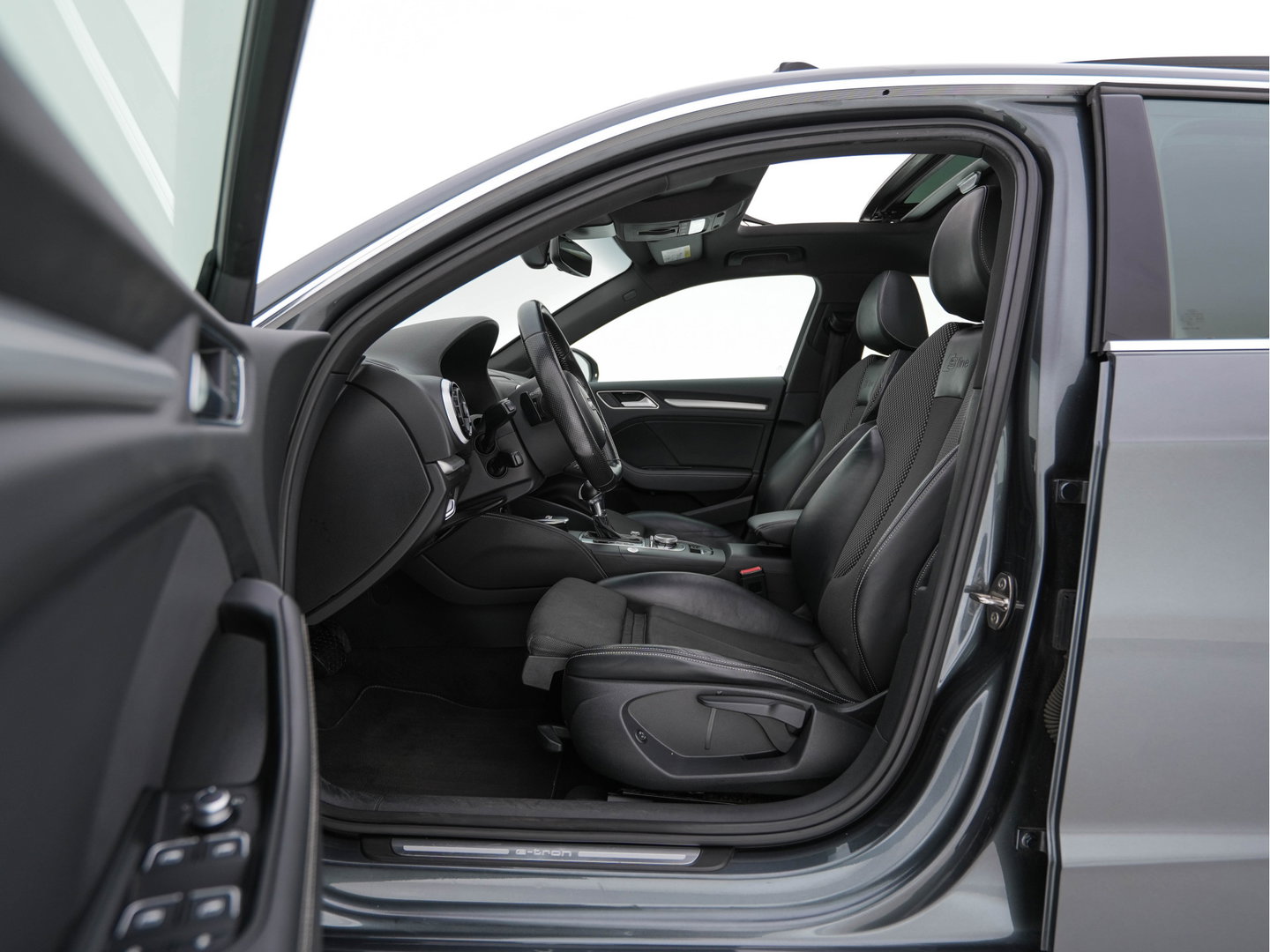 Audi A3 Sportback 1.4 e-tron S-Line Ambition Pro Line plus (Plug-In) Aut. *PANO | LEATHER-FABRIC | FULL-LED | HEATED-SPORTSEATS | KEYLESS | NAVI-FULLMAP | ECC | PDC | CRUISE | 18''ALU*