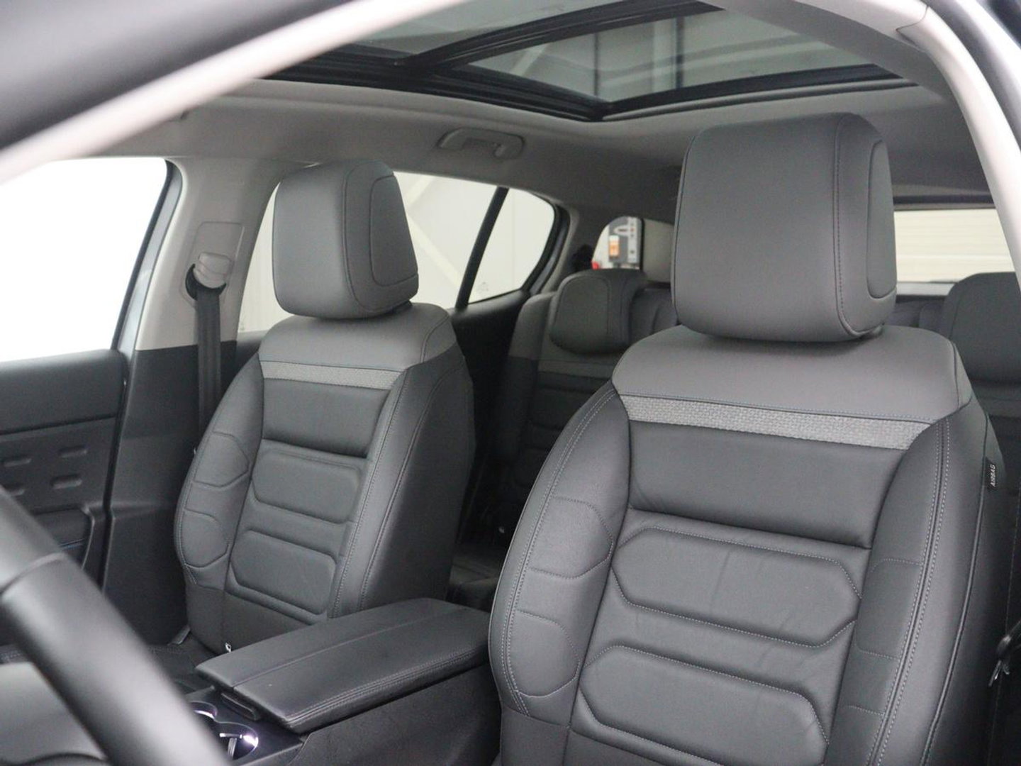 Citroën C5 Aircross 1.6 Plug-in Hybrid 225 Business Plus | SOH 98,1 | Panoramdak | Leder | Adaptive cruise | Stoelverwarming | 360 camera | Park assist | Carplay | Navigatie | Climate control