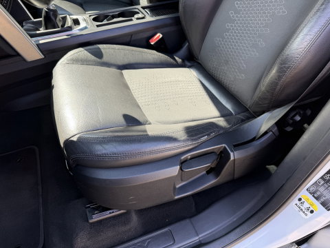 Land Rover Discovery Sport Jaguar grijs kenteken / vaste prijs rijklaar € 14.950 ex btw / 4x4 / trekhaak 1800 kg / wit metallic / airco / cruise / navi / camera / panoramadak / distributie riem vervangen !