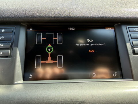 Land Rover Discovery Sport Jaguar grijs kenteken / vaste prijs rijklaar € 14.950 ex btw / 4x4 / trekhaak 1800 kg / wit metallic / airco / cruise / navi / camera / panoramadak / distributie riem vervangen !