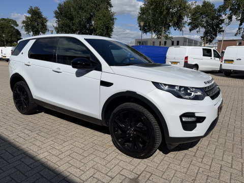 Land Rover Discovery Sport Jaguar grijs kenteken / vaste prijs rijklaar € 14.950 ex btw / 4x4 / trekhaak 1800 kg / wit metallic / airco / cruise / navi / camera / panoramadak / distributie riem vervangen !