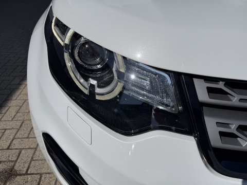 Land Rover Discovery Sport Jaguar grijs kenteken / vaste prijs rijklaar € 14.950 ex btw / 4x4 / trekhaak 1800 kg / wit metallic / airco / cruise / navi / camera / panoramadak / distributie riem vervangen !