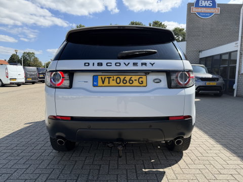 Land Rover Discovery Sport Jaguar grijs kenteken / vaste prijs rijklaar € 14.950 ex btw / 4x4 / trekhaak 1800 kg / wit metallic / airco / cruise / navi / camera / panoramadak / distributie riem vervangen !