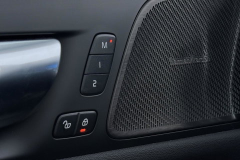 Volvo V60 T8 Plus Dark | ACC | Harman/Kardon | Stoel+Stuurverwarming | Memory | Camera | Getint Glas | BLIS