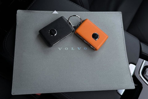 Volvo V60 T8 Plus Dark | ACC | Harman/Kardon | Stoel+Stuurverwarming | Memory | Camera | Getint Glas | BLIS