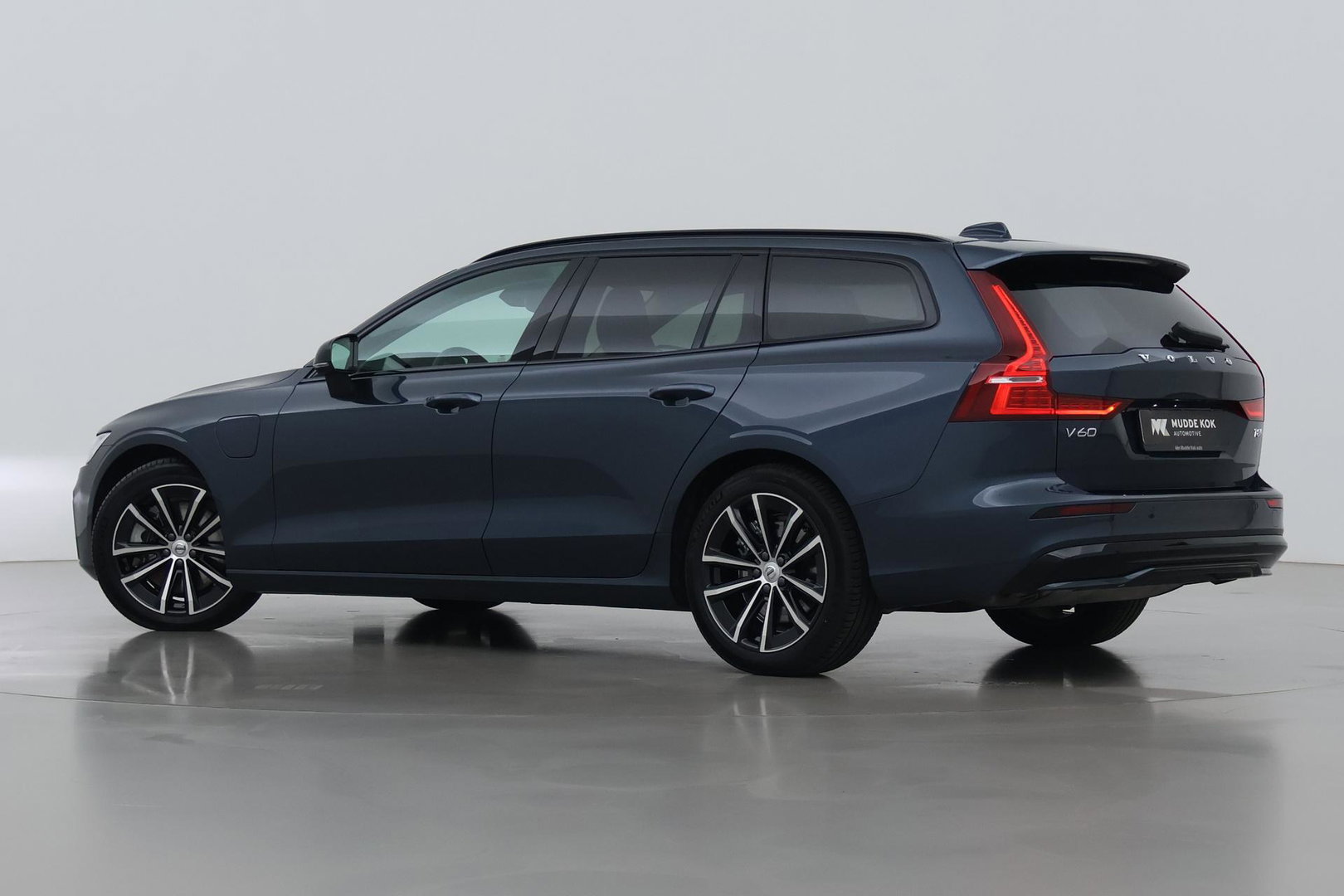 Volvo V60 T8 Plus Dark | ACC | Harman/Kardon | Stoel+Stuurverwarming | Memory | Camera | Getint Glas | BLIS