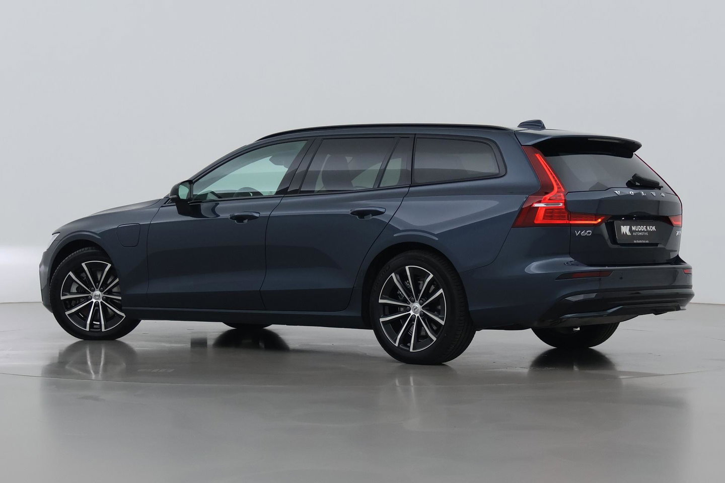 Volvo V60 T8 Plus Dark | ACC | Harman/Kardon | Stoel+Stuurverwarming | Memory | Camera | Getint Glas | BLIS