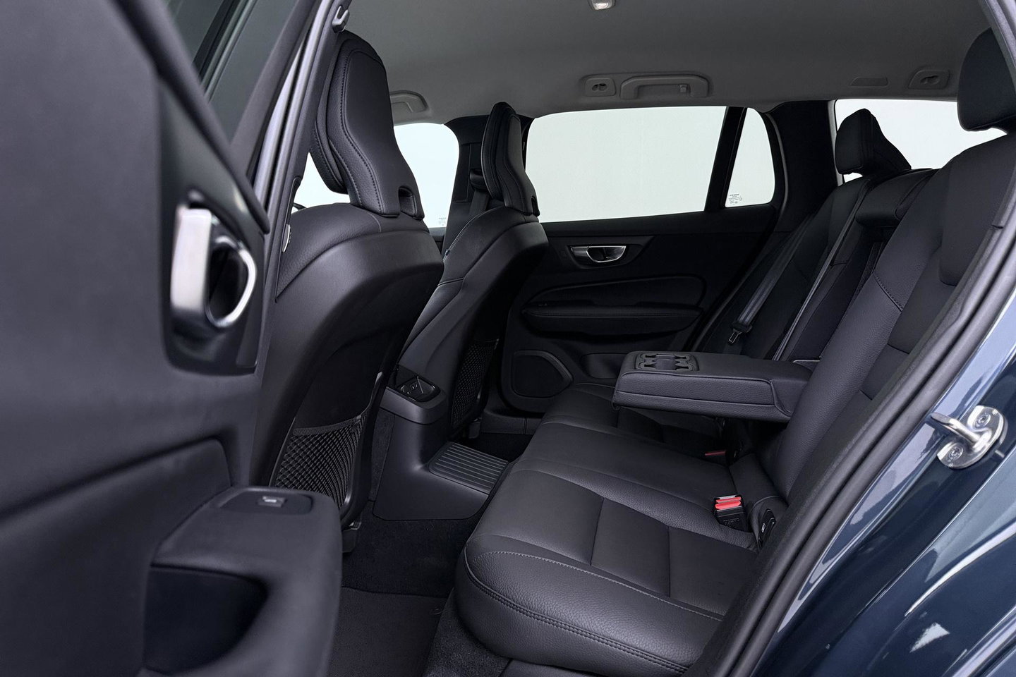 Volvo V60 T8 Plus Dark | ACC | Harman/Kardon | Stoel+Stuurverwarming | Memory | Camera | Getint Glas | BLIS