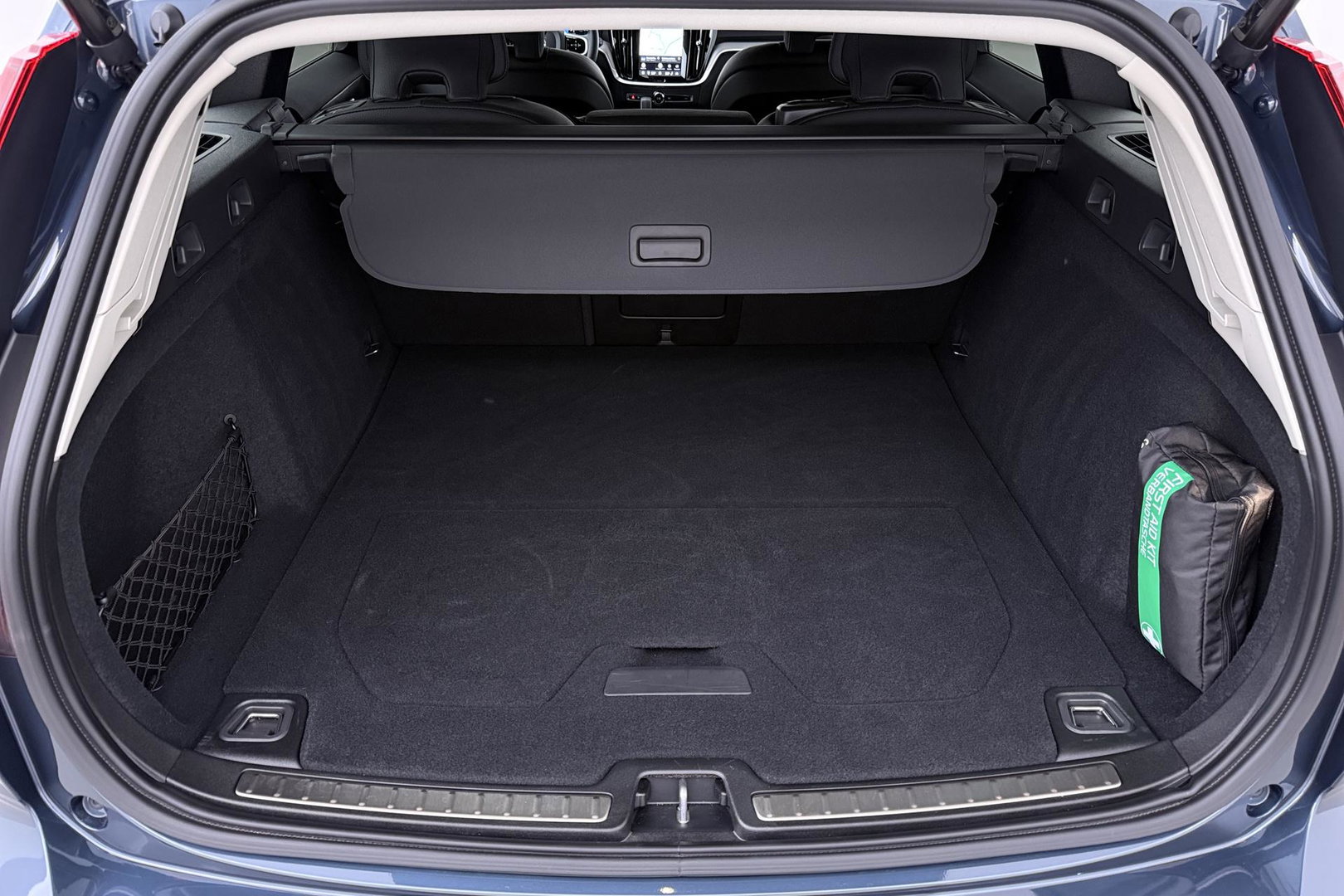 Volvo V60 T8 Plus Dark | ACC | Harman/Kardon | Stoel+Stuurverwarming | Memory | Camera | Getint Glas | BLIS