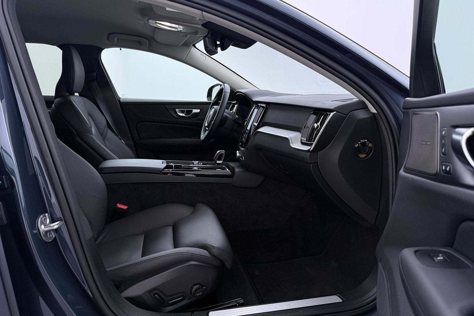 Volvo V60 T8 Plus Dark | ACC | Harman/Kardon | Stoel+Stuurverwarming | Memory | Camera | Getint Glas | BLIS