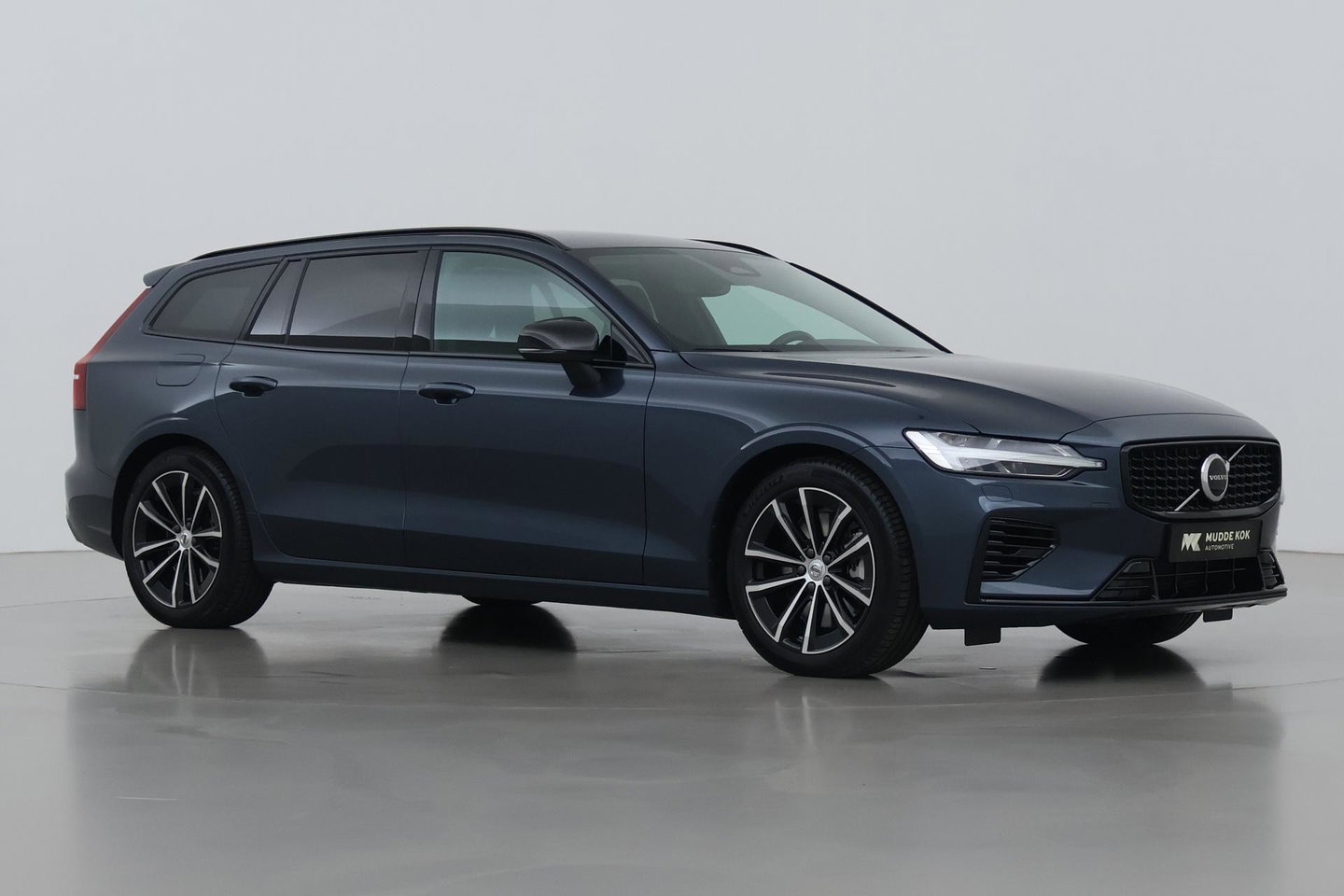 Volvo V60 T8 Plus Dark | ACC | Harman/Kardon | Stoel+Stuurverwarming | Memory | Camera | Getint Glas | BLIS