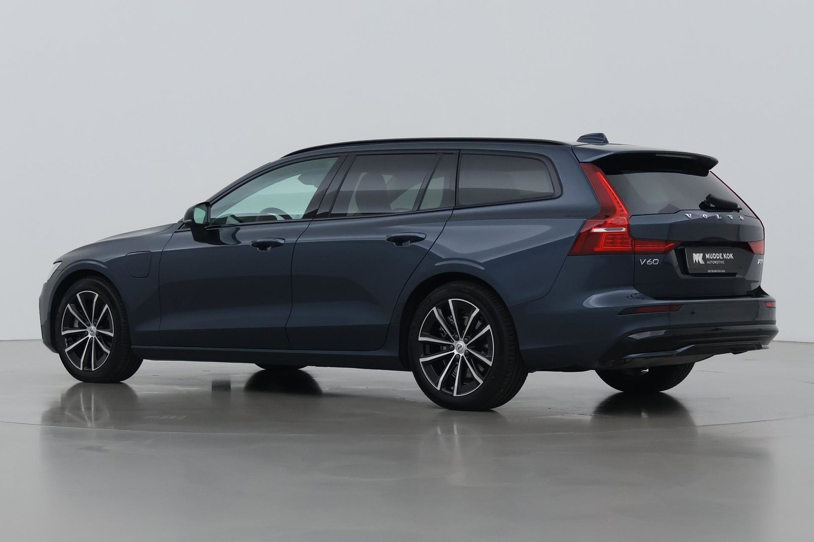 Volvo V60 T8 Plus Dark | ACC | Harman/Kardon | Stoel+Stuurverwarming | Memory | Camera | Getint Glas | BLIS