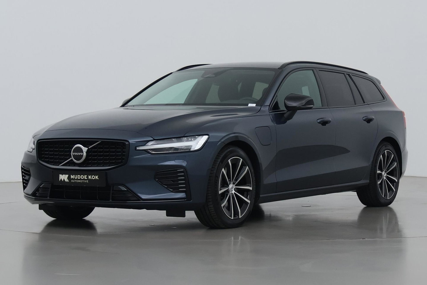 Volvo V60 T8 Plus Dark | ACC | Harman/Kardon | Stoel+Stuurverwarming | Memory | Camera | Getint Glas | BLIS