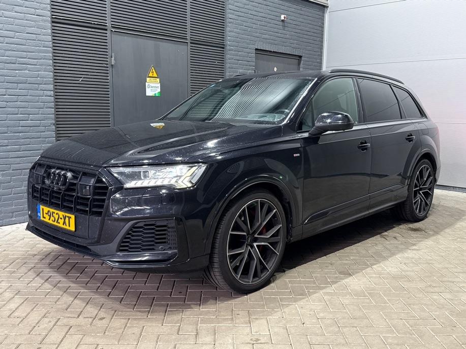 Audi Q7 60 TFSI e Quattro Competition | Luchtvering | Panoramadak | Head-Up | 22 inch