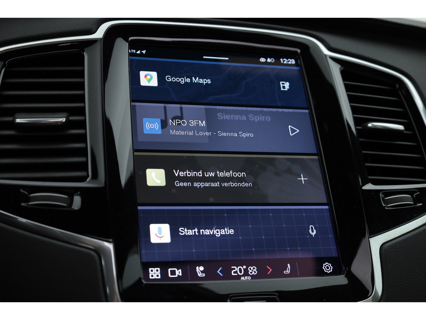 Volvo XC90 2.0 T8 Recharge AWD Ultimate Bright | Luchtvering | Trekhaak | Massage | 360 camera | Bowers & Wilkins | Head-up |