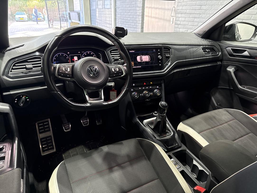 Volkswagen T-Roc 1.5 TSI Sport | Trekhaak | Panoramadak | 17 inch