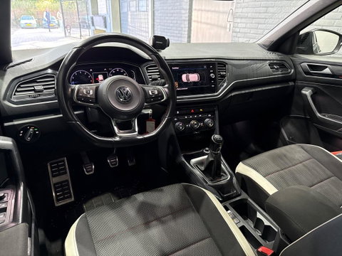 Volkswagen T-Roc 1.5 TSI Sport | Trekhaak | Panoramadak | 17 inch