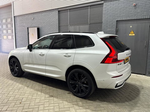Volvo XC60 2.0 T6 Plug-in hybrid AWD Ultra Black Edition | Panoramadak | Trekhaak | Leder