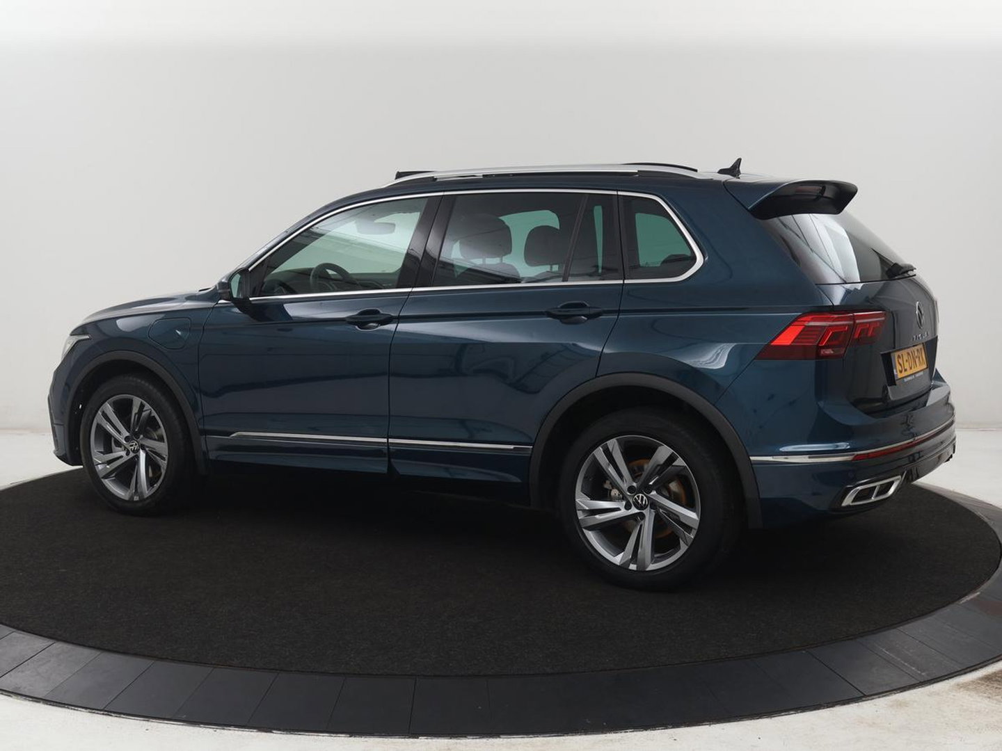 Volkswagen Tiguan 1.5 eHybrid Life Edition | SOH 91,0% | Panoramadak | Memory | Leder | Stuur/stoel verwarming | Adaptive cruise | Sfeerverlichting | 360 camera | Park assist | Carplay | Elektrische achterklep