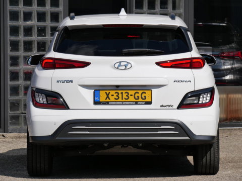 Hyundai KONA EV 64kWh PREMIUM/ LEER/ HEAD-UP/ BLINDSPOT/ SOH 98%