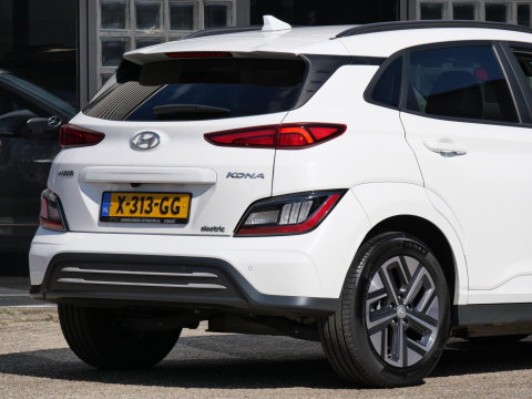 Hyundai KONA EV 64kWh PREMIUM/ LEER/ HEAD-UP/ BLINDSPOT/ SOH 98%