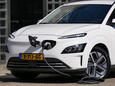 Hyundai KONA EV 64kWh PREMIUM/ LEER/ HEAD-UP/ BLINDSPOT/ SOH 98%