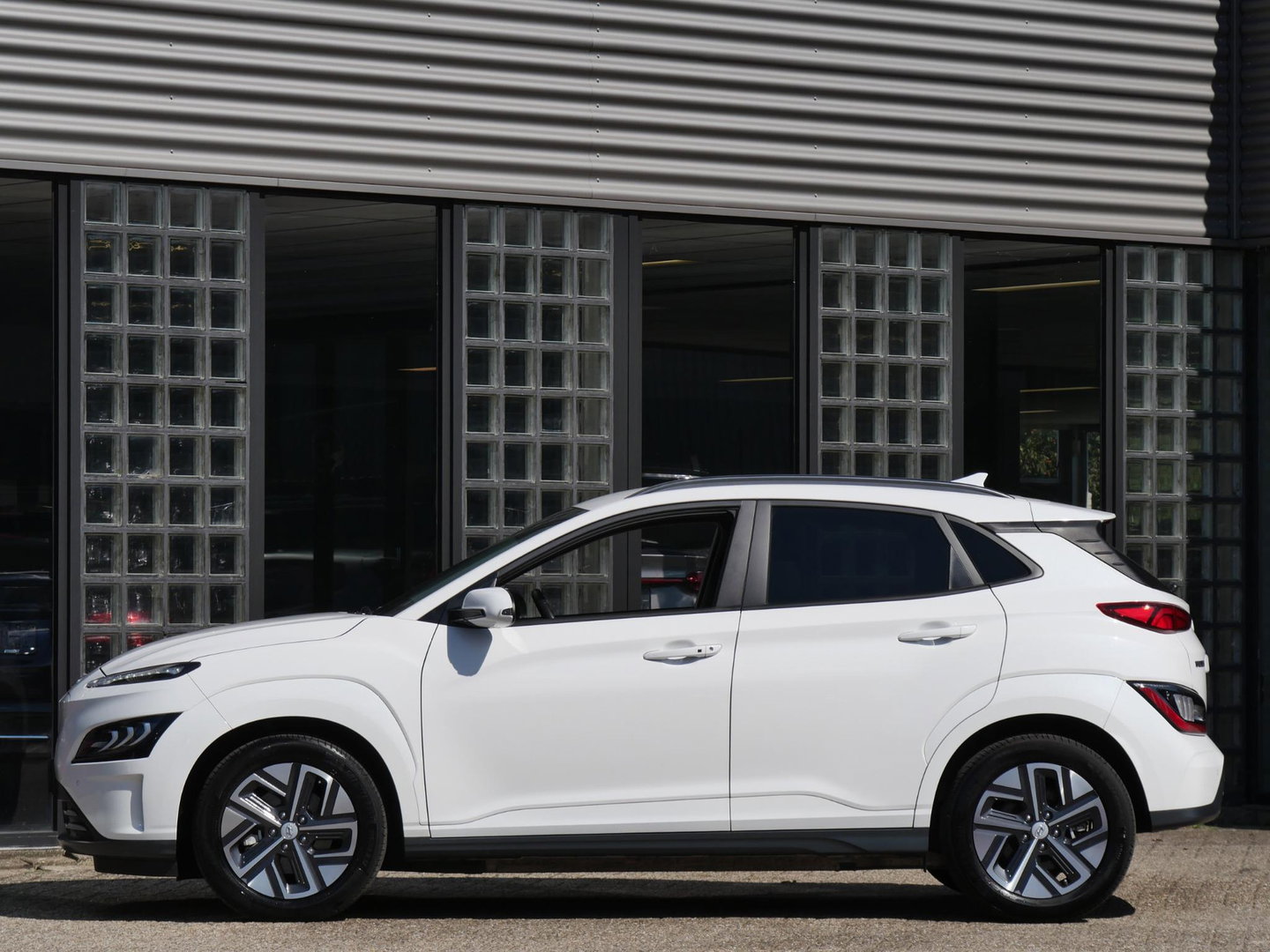 Hyundai KONA EV 64kWh PREMIUM/ LEER/ HEAD-UP/ BLINDSPOT/ SOH 98%