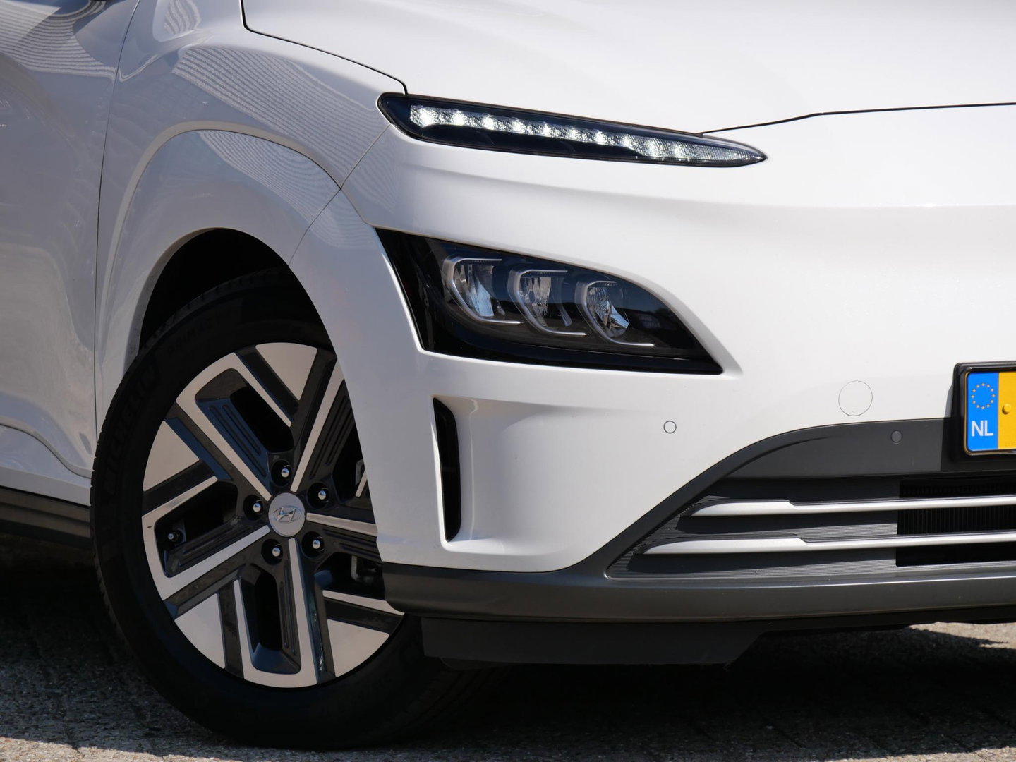 Hyundai KONA EV 64kWh PREMIUM/ LEER/ HEAD-UP/ BLINDSPOT/ SOH 98%