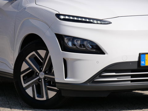Hyundai KONA EV 64kWh PREMIUM/ LEER/ HEAD-UP/ BLINDSPOT/ SOH 98%