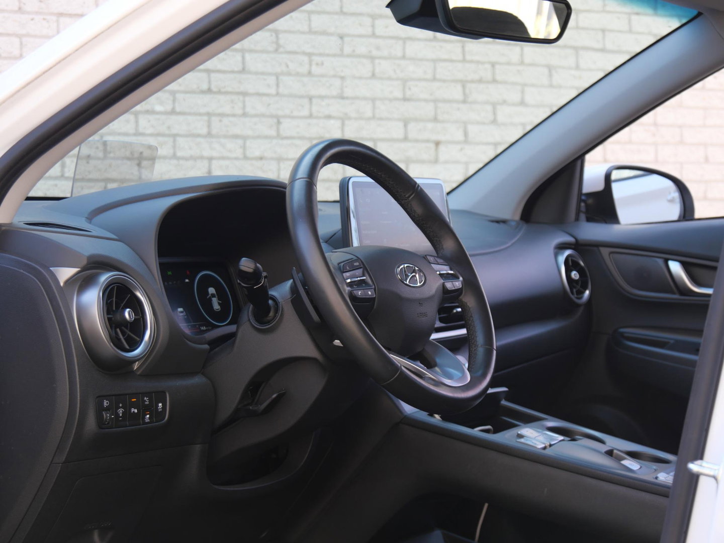 Hyundai KONA EV 64kWh PREMIUM/ LEER/ HEAD-UP/ BLINDSPOT/ SOH 98%