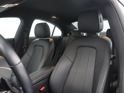 Mercedes-Benz CLA-Klasse 180 Business Solution Luxury | Leder | Stoelverwarming | Cruise control | Sfeerverlichting | Navigatie | Bluetooth | Camera | Park assist | Climate control