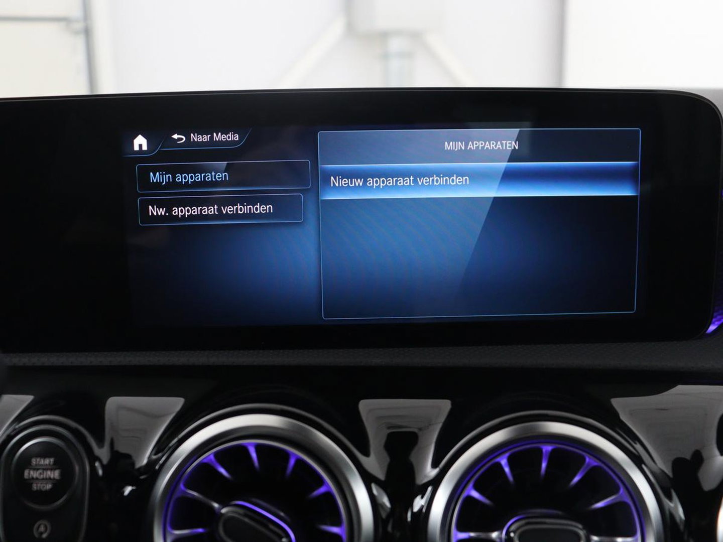 Mercedes-Benz CLA-Klasse 180 Business Solution Luxury | Leder | Stoelverwarming | Cruise control | Sfeerverlichting | Navigatie | Bluetooth | Camera | Park assist | Climate control