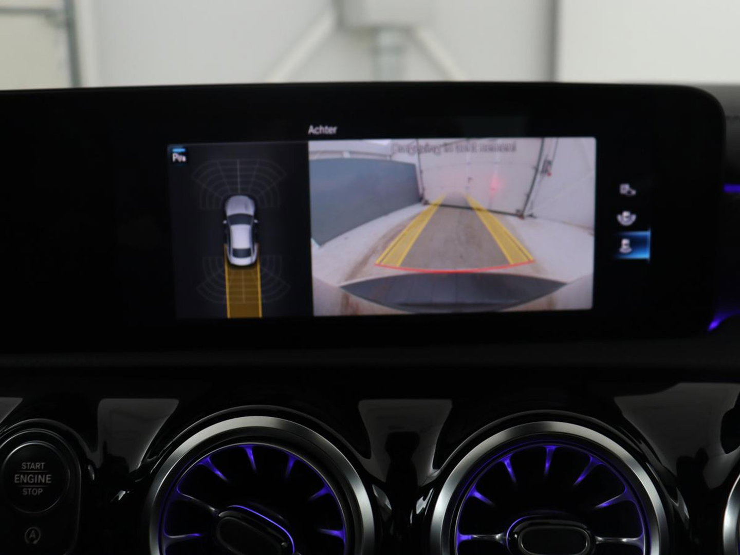 Mercedes-Benz CLA-Klasse 180 Business Solution Luxury | Leder | Stoelverwarming | Cruise control | Sfeerverlichting | Navigatie | Bluetooth | Camera | Park assist | Climate control