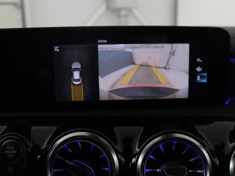 Mercedes-Benz CLA-Klasse 180 Business Solution Luxury | Leder | Stoelverwarming | Cruise control | Sfeerverlichting | Navigatie | Bluetooth | Camera | Park assist | Climate control