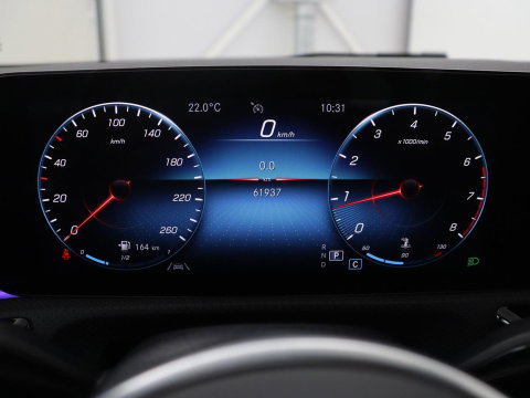 Mercedes-Benz CLA-Klasse 180 Business Solution Luxury | Leder | Stoelverwarming | Cruise control | Sfeerverlichting | Navigatie | Bluetooth | Camera | Park assist | Climate control
