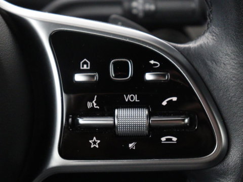 Mercedes-Benz CLA-Klasse 180 Business Solution Luxury | Leder | Stoelverwarming | Cruise control | Sfeerverlichting | Navigatie | Bluetooth | Camera | Park assist | Climate control