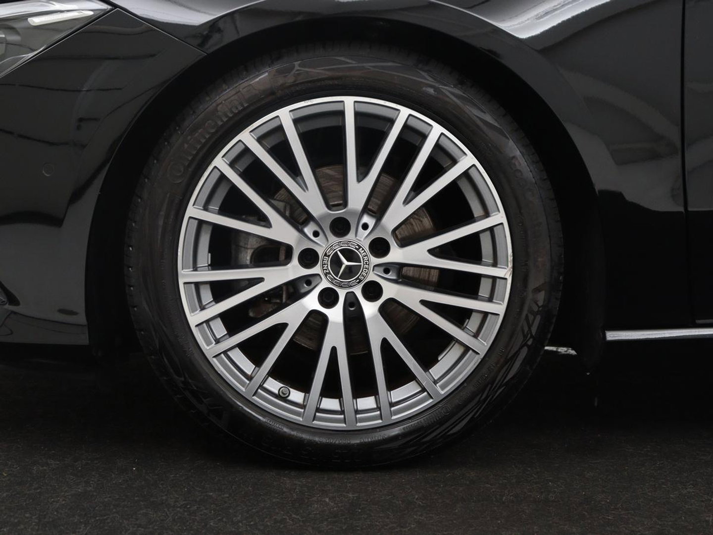 Mercedes-Benz CLA-Klasse 180 Business Solution Luxury | Leder | Stoelverwarming | Cruise control | Sfeerverlichting | Navigatie | Bluetooth | Camera | Park assist | Climate control