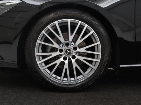 Mercedes-Benz CLA-Klasse 180 Business Solution Luxury | Leder | Stoelverwarming | Cruise control | Sfeerverlichting | Navigatie | Bluetooth | Camera | Park assist | Climate control