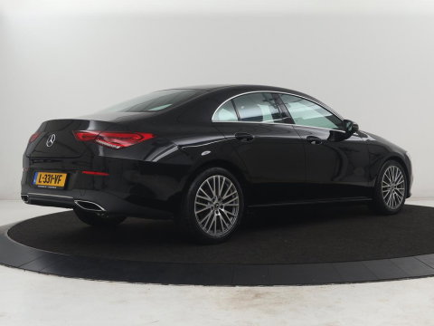 Mercedes-Benz CLA-Klasse 180 Business Solution Luxury | Leder | Stoelverwarming | Cruise control | Sfeerverlichting | Navigatie | Bluetooth | Camera | Park assist | Climate control