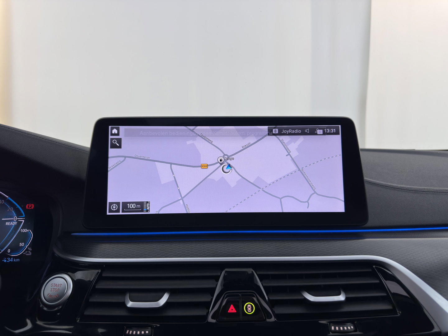 BMW 5 Serie Touring 530e xDrive Business Edition Plus M-Sportpack (Plug-in) {SoH-96%} (INCL.BTW) *PANO | HEAD-UP | LEATHER | FULL-LED | MEMORY-PACK | HARMAN/KARDON | BLINDSPOT | DIGI-COCKPIT | CAMERA | NAVI-FULLMAP | PRIVACY-GLASS | SHIFTPADDLES | ECC | PDC | 18''ALU