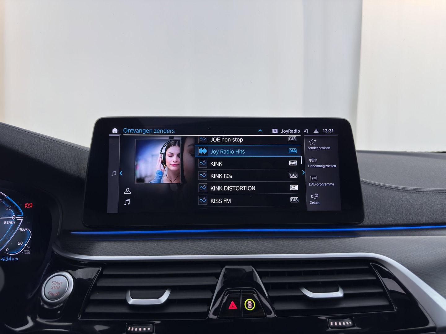 BMW 5 Serie Touring 530e xDrive Business Edition Plus M-Sportpack (Plug-in) {SoH-96%} (INCL.BTW) *PANO | HEAD-UP | LEATHER | FULL-LED | MEMORY-PACK | HARMAN/KARDON | BLINDSPOT | DIGI-COCKPIT | CAMERA | NAVI-FULLMAP | PRIVACY-GLASS | SHIFTPADDLES | ECC | PDC | 18''ALU