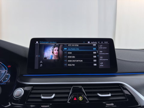 BMW 5 Serie Touring 530e xDrive Business Edition Plus M-Sportpack (Plug-in) {SoH-96%} (INCL.BTW) *PANO | HEAD-UP | LEATHER | FULL-LED | MEMORY-PACK | HARMAN/KARDON | BLINDSPOT | DIGI-COCKPIT | CAMERA | NAVI-FULLMAP | PRIVACY-GLASS | SHIFTPADDLES | ECC | PDC | 18''ALU