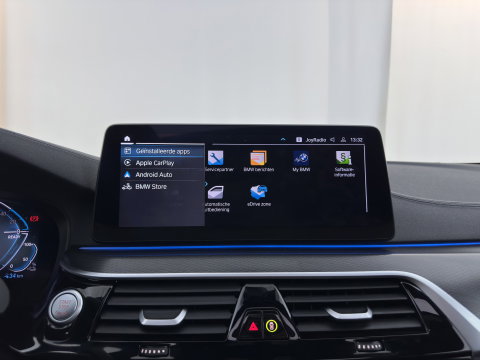 BMW 5 Serie Touring 530e xDrive Business Edition Plus M-Sportpack (Plug-in) {SoH-96%} (INCL.BTW) *PANO | HEAD-UP | LEATHER | FULL-LED | MEMORY-PACK | HARMAN/KARDON | BLINDSPOT | DIGI-COCKPIT | CAMERA | NAVI-FULLMAP | PRIVACY-GLASS | SHIFTPADDLES | ECC | PDC | 18''ALU