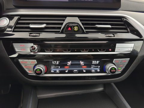 BMW 5 Serie Touring 530e xDrive Business Edition Plus M-Sportpack (Plug-in) {SoH-96%} (INCL.BTW) *PANO | HEAD-UP | LEATHER | FULL-LED | MEMORY-PACK | HARMAN/KARDON | BLINDSPOT | DIGI-COCKPIT | CAMERA | NAVI-FULLMAP | PRIVACY-GLASS | SHIFTPADDLES | ECC | PDC | 18''ALU
